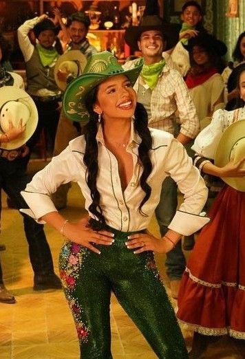 Jaripeo Hairstyles, Charro Outfits For Women, Mexican Cowboy Outfit, Modern Mexican Fashion, Ranchero Outfits Women, Mexican Fashion Modern, Quince Outfit Ideas, Disco Cowgirl Outfit, Ranchera Outfits