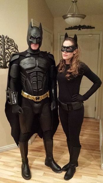 Batman Costume - complete instructions included, Because you never know when you will need to bring out your inner Batman. Diy Fantasia, Teenage Halloween Costumes, Couples Costumes Creative, Funny Couple Costumes, Best Couples Costumes, Halloween Parejas, Cheap Halloween Costumes, Julie Newmar, Batman Costume