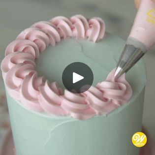 How to Make a Buttercream Spiral Border | Make your cake impressive with this fancy 1M tip spiral border! Though it may look challenging, it’s easy to pipe a continuous spiral of icing all around... | By Wilton Cake DecoratingFacebook Cake Borders Piping Techniques, Piped Borders On Cakes, How To Make Swirls On Cake, Swirl Icing Cake Frosting Techniques, Cake Borders Piping, Piping Edges Of Cake, Buttercream Borders, Cake Borders Designs, Cake Borders