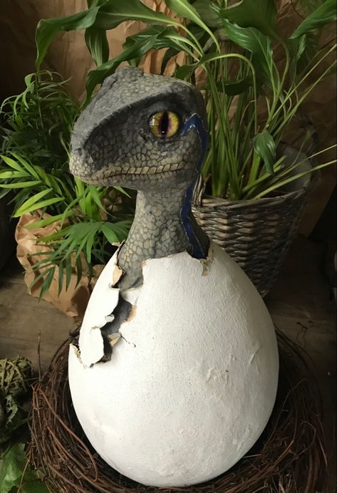 Dinosaur Egg Nest Diy, Paper Mache Dinosaur, Fête Jurassic Park, Jurassic World Wallpaper, Dinosaur Baby Shower Theme, Jurassic Park Party, Tire Art, Dino Eggs, Dinosaur Birthday Cakes