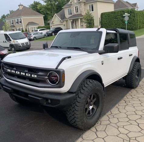 White Bronco Aesthetic, White Ford Bronco, Bronco White, White Bronco, Bronco Car, Car Fashion, New Bronco, Ford Suv, Ford Broncos