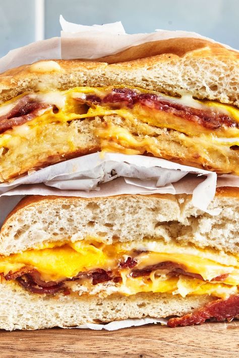 Nyc Deli, Bacon Egg And Cheese Sandwich, Ny Deli, Bacon Egg Cheese, Egg Sandwich Breakfast, Egg And Cheese Sandwich, Breakfast Sandwich Recipes, Cheese Sandwich Recipes, Brunch Eggs