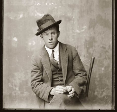 40 Candid Mugshots of Dapper Criminals from the 1920s 1920 Photography, Public Domain Images Vintage, Vintage Mugshots, Public Domain Photos, Portrait Editorial, Photography Vintage, Call Of Cthulhu, Photography Portrait, 1920s Fashion