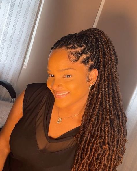 Brown Ombré Soft Locs JC Glam Hair® | Protective Hairstylist on Instagram: "Top #2 service🤎 Which look do you think suits her best? 🤩🔥 all down or ponytail? I can’t choose! natural ombré soft locs 28inches ~ @kaylamarie.lr . . . #softlocs #softlocstrinidad #explore #explorepage #locdhaircommunity #locdqueen #brownlocs #trinidadandtobago" Natural Ombre, Soft Locs, Glam Hair, Brown Ombre, Hairstyle Ideas, Locs, Trinidad, Trinidad And Tobago, Hair Stylist