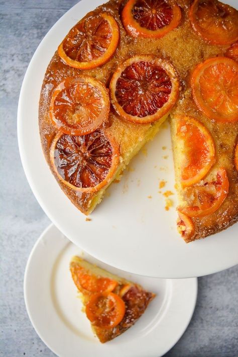 A super simple and easy recipe for this stunning Blood Orange Upside Down Cake - step by step video included on the website, and instructions on how to make Blood Orange Upside Down Cupcakes too!!    #cake #dessert #recipe #videorecipe #bloodorange #citrus #baking #easy #upsidedowncake #cupcakes #fruit Cupcakes Fruit, Claire Saffitz, Orange Loaf Cake, Baking Easy, Oil Cake, Olive Oil Cake, Birthday Weekend, Orange Cake, Upside Down Cake