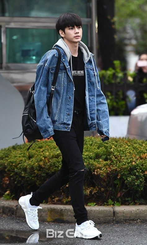 Jeans Jacket Korean Outfit, Korean Boys Outfit, Korean Fashion Men Casual Outfit, Casual College Outfits Men, Jeans Jacket Outfit Men, Korean Boy Outfit, Outfit Jeans Jacket, Denim Jacket Outfit Mens, Jean Jacket Outfits Men