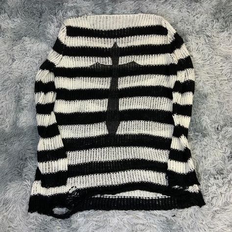 962e56a8a0b0420d87272a682bfd1e53desc41309703ri Ripped Hoodie, Harajuku Grunge, Ripped Sweater, Goth Harajuku, Gothic Pattern, Emo Clothes, Couples Sweaters, Gothic Clothes, Stripe Outfits