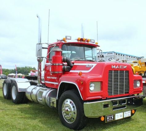 Red R Model Mack Truck Semi Truck Photography, Old Semi Trucks Vintage, Custom Wheels Trucks, R Model Mack Trucks, Old Mack Trucks, Custom Truck Parts, Big Deer, Custom Lifted Trucks, Mercedes Truck