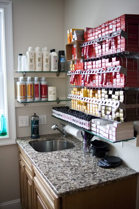 Hair Salon Mixing Station, Hair Color Organization, Basement Hair Salon Ideas, Small Salon Ideas, Home Hair Salon Ideas, Makeup Artist Salon, Salon Color Bar, Small Hair Salon, Small Salon