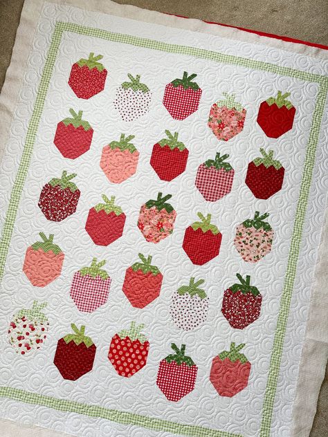 Angie’s Strawberry Social Quilt — Quilting It LLC Strawberry Quilt, Quilting 101, Bedroom Quilts, Longarm Quilting, Machine Quilting, Patchwork Quilts, Quilt Sewing, Baby Quilts, Pdf Pattern