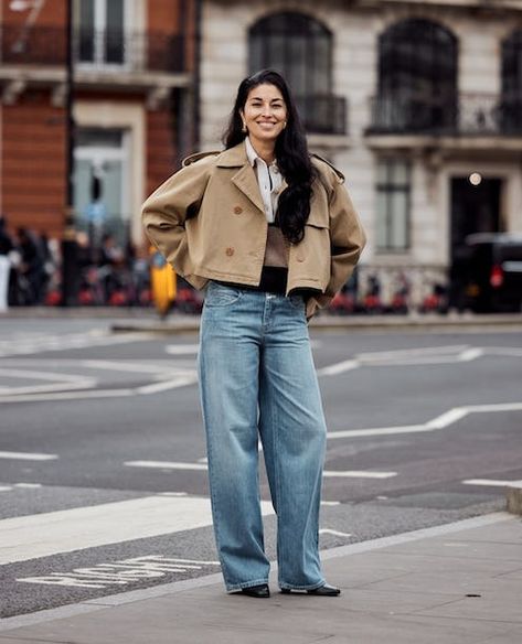 Cropped Jacket Outfit, Athleisure Chic, Caroline Issa, Black Wide Leg Jeans, Sporty Crop Top, Wide Leg Jeans Outfit, Jeans Trend, London Fashion Weeks, Oversized Jeans