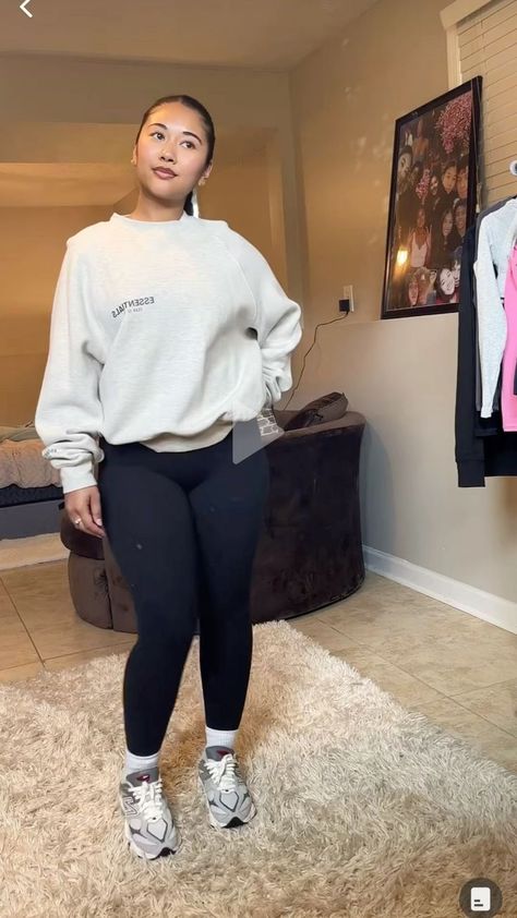 New Balance And Leggings Outfit, New Balance Outfit 530 Women, Hoodie And Leggings Outfit Black Women, Cute Chill Outfits Baddie, New Balance Outfits Black Women, Red New Balance Outfit, Legging And Sneakers Outfit, Navy Blue Crewneck Outfit, Comfy School Outfits Black Women