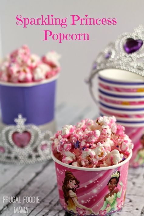 This easy & quick Sparkling Princess Popcorn is the perfect sweet & salty treat for your princess themed party. Princess Popcorn, Princess Party Food, 4de Verjaardag, Salty Treats, Princess Tea Party, Princess Theme Party, Cinderella Party, Disney Princess Party, Popcorn Recipes