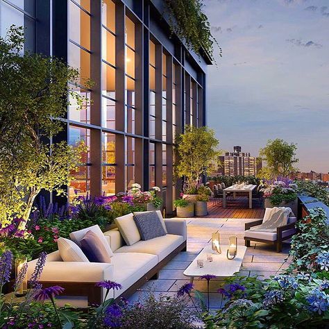 New York City Garden terrace Penthouse New York, Penthouse Terrace, Design Per Patio, German Town, New York Penthouse, Apartment Balcony Garden, Rooftop Terrace Design, Rooftop Design, Apartment Terrace