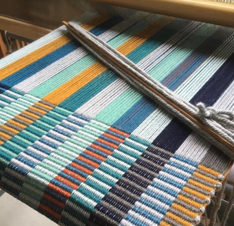 Rep Weave, Rigid Heddle Weaving Patterns, Weaving Loom Diy, Weaving Loom Projects, Rigid Heddle Weaving, Weaving Tutorial, Weaving Rug, Crochet Weaves, Tablet Weaving