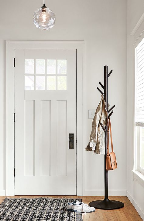 Create a beautiful, functional and welcoming with some of our top-rated entryway furniture and home decor. Modern Coat Rack Wall, Modern Coat Rack, Fall Entryway, Modern Entryway, Foyer Decorating, Hallway Ideas Colour, Office Furniture Modern, Coat Rack Wall, Modern Storage