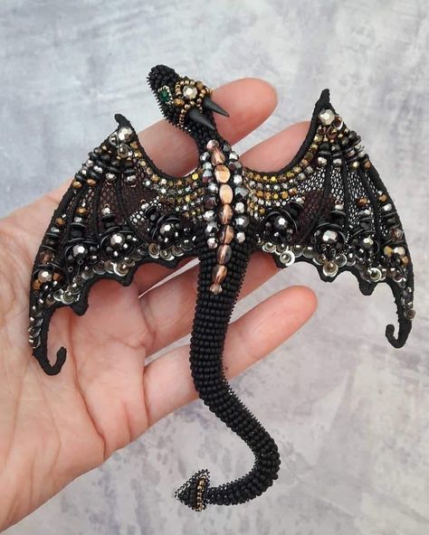 Beaded Insects, Brick Stitch Patterns, Metal Embroidery, Knitting Quilt, Dragon Brooch, Seed Bead Crafts, Bead Crafts Diy, Diy Crafts For Girls, Etsy Ideas