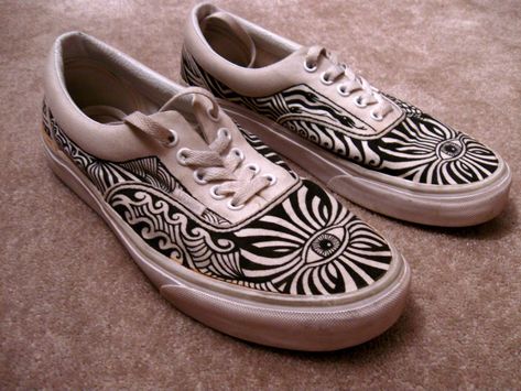 [ART] Thought you guys might like these. I did them with a Sharpie like 10 years ago. Doodle Shoes, Artsy Shoes, Shoes Painting, Painted Converse, Mens Vans Shoes, Custom Sneakers Diy, Shoe Painting, Painted Vans, White Canvas Shoes