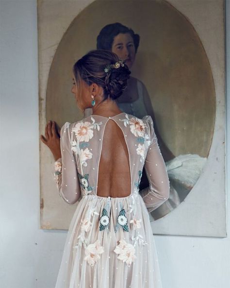 Bridal Style | Cool Spring Florals for 2018 Divinely Feminine, Sukienki Maksi, Embroidered Wedding Dress, 2015 Wedding, Spring Florals, Fashion Gowns, Dresses Simple, Dresses Mermaid, Wedding Boho