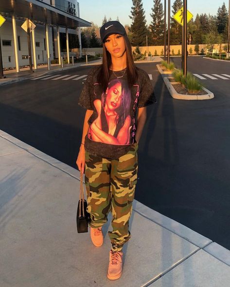 The Greek Barbie on Instagram: “can’t wish him the best, he already had it 💋🤍 #explore #explorepage #outfitoftheday #outfitinspiration” Sneaker Fits, Baggy Outfits, Teenage Fashion, Tomboy Outfits, Chill Outfits, Camo Pants, Swag Style, Urban Wear, Tomboy Fashion