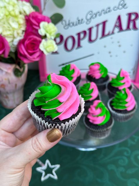 Wicked Party - The Rose Table Wicked Cupcakes Musical, Descendants Food Ideas, Wicked Inspired Food, Wicked Birthday Party Cake, Wicked Birthday Party Decorations, Wicked Watch Party, Wicked Food Ideas, Wizard Of Oz Cupcakes, Wicked Cake Ideas