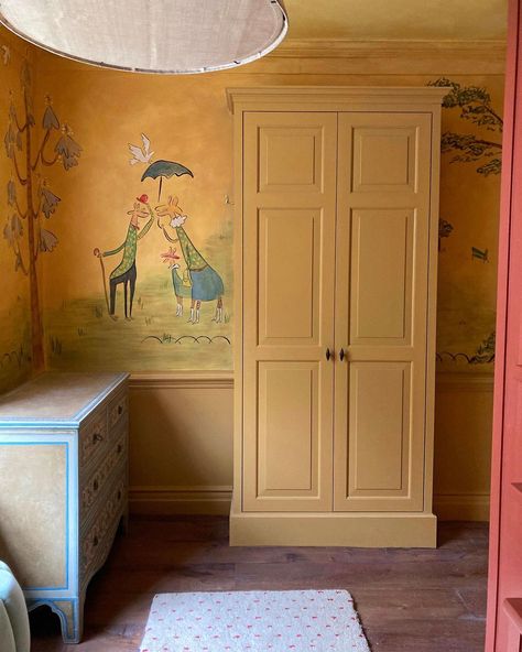 Tess Newall 🔆 on Instagram: “⛱ Lovely seeing the Ludwig Bemelmans inspired nursery is in this weekend’s Financial Times @ft_howtospendit magazine 👀 I always think…” Ludwig Bemelmans Wallpaper, 1960s Nursery Room, Mural In Nursery, Yellow Baby Room Ideas, Baby Room Design Colorful, Hand Painted Nursery Wall, Light Green Nursery, Art Deco Nursery, Tess Newall