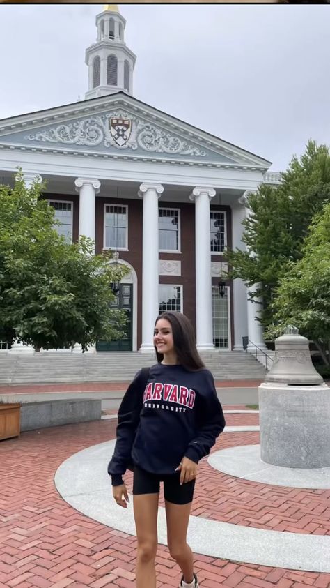 Short Sweater Outfit, Harvard Sweater, Harvard Hoodie, School Shorts, Biker Shorts Outfit, Lazy Day Outfits, Hoodie Outfit, Biker Shorts, College Outfits