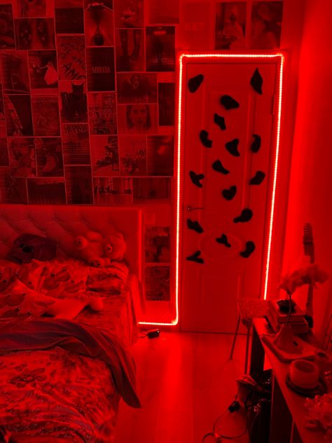 Red Theme Room Bedrooms, Red Rooms Aesthetic, Dark Red Bedroom Ideas, Red Led Lights Bedroom Aesthetic, Red Light Room, Black Aesthetic Room, Bedroom Ideas Red, Led Lights Bedroom Aesthetic, Red Room Decor