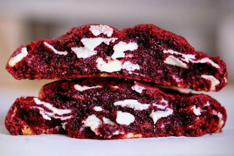 RED VELVET NEW YORK COOKIES Recipe | Cupcake Jemma Red Velvet Chocolate Chip Cookies, Red Velvet Cookie Recipe, New York Cookies, Cupcake Jemma, Red Velvet Desserts, Amazing Cookie Recipes, Cookie Kits, Velvet Cookies, Red Velvet Cake Recipe