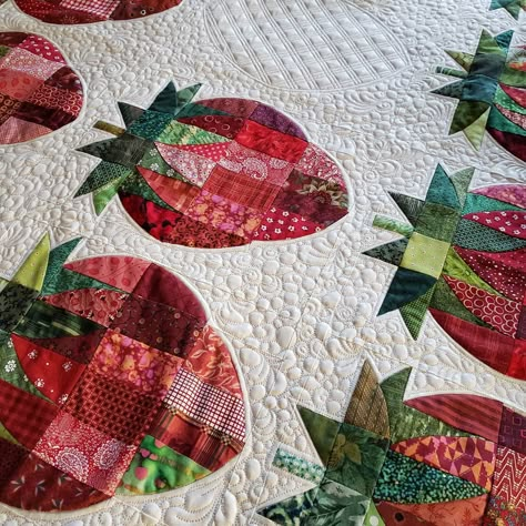 K hogan on Instagram: “Still contemplating how to quilt the strawberries...” Strawberry Quilt Pattern, Strawberry Quilts, Fruit Quilt, Strawberry Quilt, Quilt Placemats, Epp Quilt, Texas Prairie, Farm Room, Quilt Collage