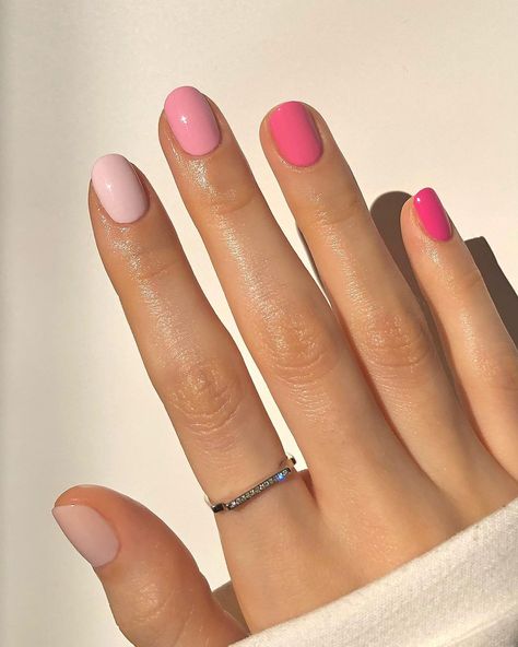 40 Simple Spring Nails 2023 to inspire you Spring Nails 2023, Simple Spring Nails, Beauty Hacks Nails, Daisy Nails, Simple Gel Nails, Minimal Nails, Pink Gradient, Cute Gel Nails, Cat Eye Nails