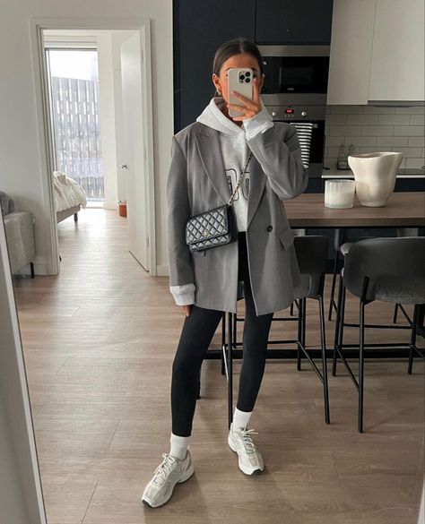 Oversized Blazer And Hoodie Outfit, Blazer Hoodie And Leggings Outfit, Hoodie Chic Outfit, Short Grey Jacket Outfit, Blazer With Sweatshirt, Oversized Shirt Winter Outfit, Athleisure Outfits Office, Grey Sweatsuit Outfits Women, Zebra Yeezy Outfit Women