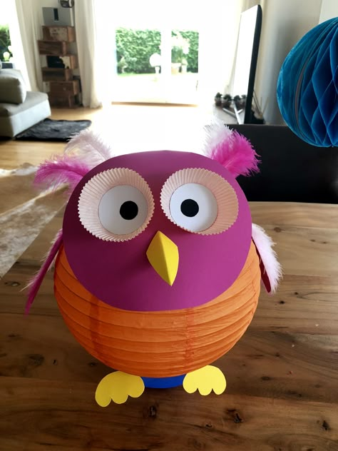 Eulen Laterne Owl Themed Birthday Party, Owl Lantern, Lantern Crafts, Forest Crafts, Kindergarten Decorations, Felt Owls, Lantern Ideas, Book Week Costume, Christmas Clay