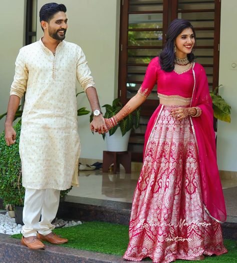 Pink Saree Couple Outfit, Engagement Couple Outfits Indian, Indian Engagement Outfits, Betrothal Dress, Engagement Lehenga Indian, Pink Banarasi Lehenga, Banaras Lehenga, Indian Engagement Outfit, Silver Gold Wedding