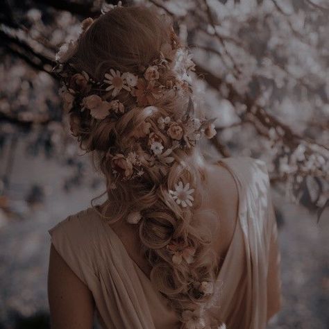 Elain Archeron, Benedict Bridgerton, Fae Aesthetic, Aesthetic Princess, Royal Core, Vietnamese Hair, Fairytale Aesthetic, Queen Aesthetic, Royalty Aesthetic