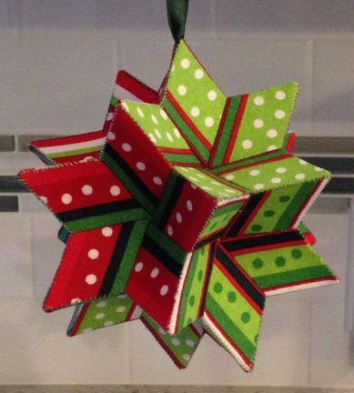 Dizzy Quilter:  Moravian Star Tutorial Xmas Stars, 3d Stars, Moravian Star, Fabric Origami, Paper Christmas Ornaments, English Paper Piecing Quilts, Quilt Modernen, Diy Christmas Tree Ornaments, Folded Fabric Ornaments