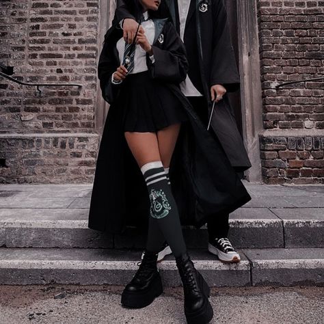 Slytherin Uniform Female, Slytherin Aesthetic Outfit, Slytherin Uniform, Harry Potter Uniform, Slytherin Costume, Harry Potter Kostüm, Harry Potter Costumes, Harry Potter Fanları, Slytherin Clothes