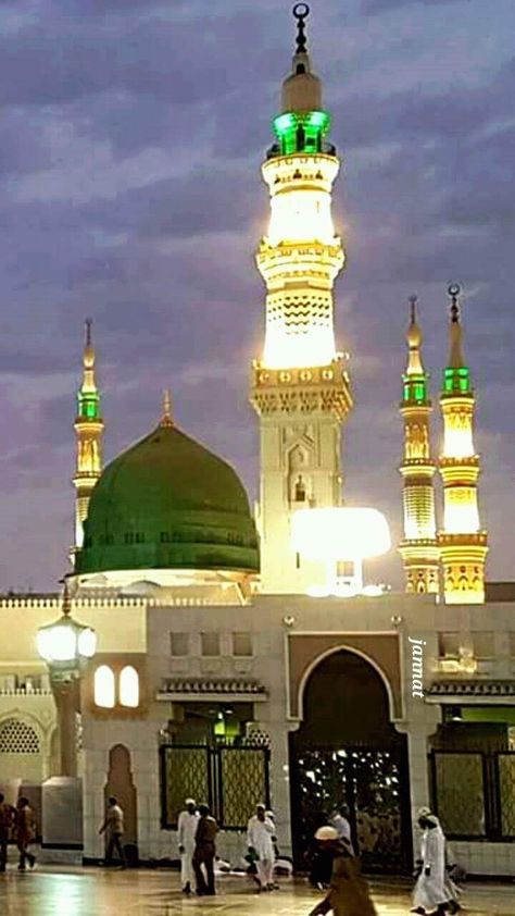 Medina where the Prophet's tomb is(under the green dome of Masjid Nabawi). Suba Bakhair, Madina Shareef, Islamic Calligraphy Quran, Madina Sharif, Masjid Nabawi, Mecca Kaaba, Green Dome, History Of Islam, Medina Mosque