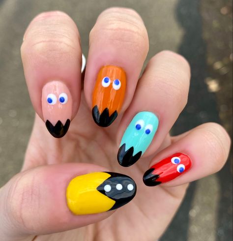 #pacman #arcade #nails #nailart #nailpolish #nailsofinstagram #naildesign #nailideas #nailartdesigns #nailartdesign #gelnails #gelpolish #colorfulnails Pacman Nail Art, 80s Nail Ideas, Geek Nail Art, Video Game Nail Designs, Board Game Nails, Funny Nails Design, Silly Nail Designs, Arcade Nails, Tv Show Nails