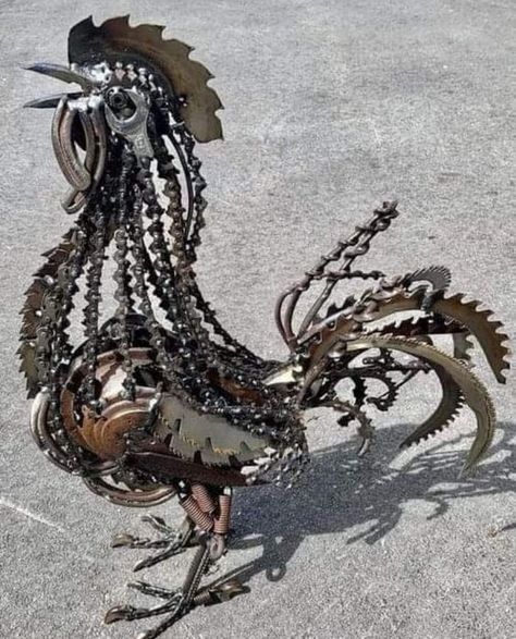 1001 Crafts Scrap Metal Art Chicken, Weld Projects, Cool Welding Projects, Metal Sculptures Garden, Silverware Art, Wind Art, Recycled Metal Art, Diy Home Decor Crafts, Welding Art Projects