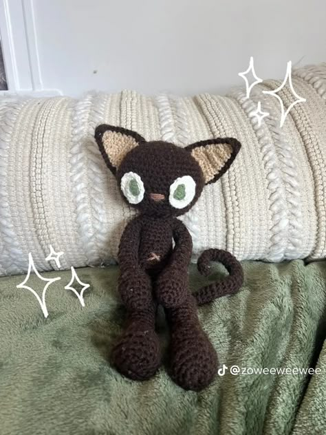 Crochet Shiesty, Crochet Cat Plushies, New Sew Crochet Patterns, Black Yarn Crochet Projects, Crochet Cat Doll, Things To Crochet Your Boyfriend, Cat Plushie Crochet, Cats Crochet, Cat Crochet Plushie