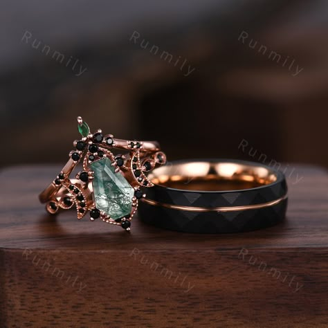 Here we have a Vintage Coffin cut Moss Agate Couples Ring Rose Gold Matching Ring Set His and Hers Wedding Band Promise Ring For Men For Women Black Ring ITEM DESCRIPTION ✦ Handmade, high-quality item! ✦ Material: Sterling Silver/Tungsten ►Sold as a two-piece set ►His ring is Rose Gold Tungsten Carbide. ►His band width: 6mm ►His tungsten ring will not turn green itself and will not cause your skin to turn green.  ✦ Durable - Incredibly Scratch-Resistant to always look great. ✦ Comfort-fit & Weig Moss Agate Matching Rings, Moss Agate Engagement Ring Black Band, Matching Gothic Rings, Moss Agate Coffin Ring, Black Coffin Ring, Matching Promise Rings, Matching Ring Set, Rose Gold Tungsten, Cowboy Wedding