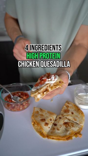 Johnny Hadac on Instagram: "4 Ingredient High Protein Quesadilla✅ Eating to lose weight is all about making tasty, macro friendly foods. This recipe is so simple and takes only 5 minutes to make! Find this recipe, tip sheet, grocery list, and everything you need to maximize your weight loss in the Total Weight Loss E-book🔥 ▪️2 low cal tortillas ▪️1 diced chicken breast ▪️1/2 can diced green chili ▪️1/4 cup shredded cheese ✅ 391 cals ✅ 50g protein #mealprep #simplemealprep #diet #simple Healthy Shredded Chicken Dinner, High Protein Lunch Chicken, High Protein Low Carb Quesadilla, 50g Of Protein Meals, Macro Friendly Canned Chicken Recipes, High Protein Quesadilla Recipes, Shredded Chicken Macro Recipes, Low Calorie Chicken Quesadilla, Tasty Shreds Recipes