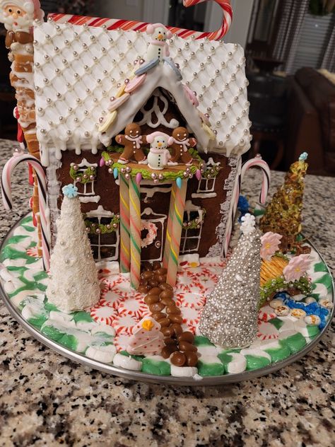 Gingerbread House Candyland, Gingerbread Christmas Decor, Houses Ideas, Gingerbread Christmas, Gingerbread Houses, Gingerbread House, Christmas Decor, House Ideas, Gingerbread