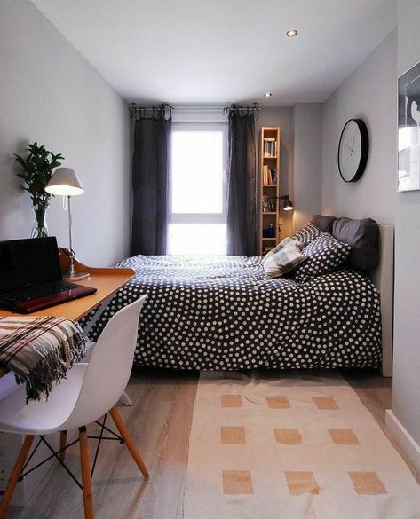 Small College Apartment Bedroom, Narrow Bedroom, College Bedroom Apartment, Small Apartment Bedrooms, Small Bedroom Designs, Small Bed, Bed House, Small Bedroom Decor, Small Room Design