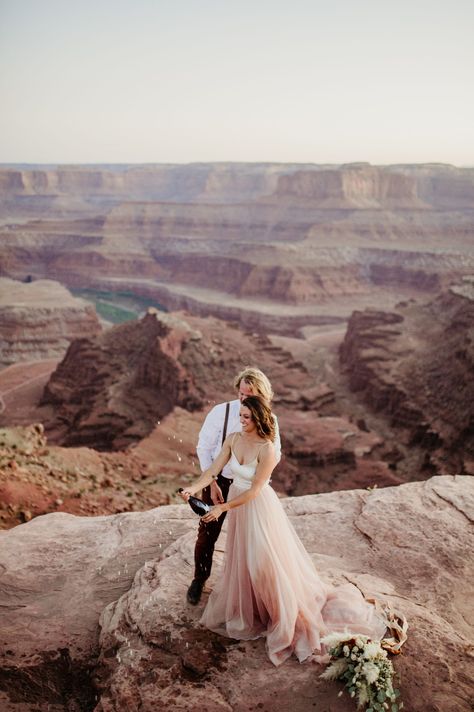 Grand Canyon Wedding, Moab Elopement, Canyon Elopement, Utah Elopement, How To Elope, Desert Elopement, Winter Elopement, Canyonlands National Park, Montana Wedding