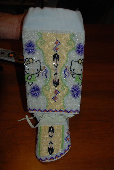 Native American beadwork by Lynnette Duenas. Hello Kitty design made for my Granddaughter. American Hello Kitty, Fancy Regalia, Native American Animal Symbols, Fancy Shawl Regalia, Beaded Bear, Native Regalia, Indigenous Fashion, Hello Kitty Design, Hello Kitty Pfp