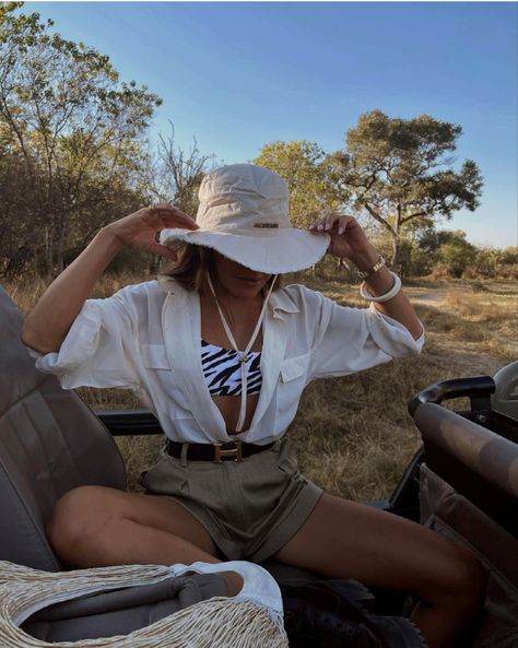 Safari Trip Outfit, Zimbabwe Outfits, Jungle Style Outfit, Safari Vacation Outfit, Safari Honeymoon Outfit, Outfits For Safari Trip, Tanzania Outfit Ideas, African Safari Outfit Women, Safari Theme Outfit Women