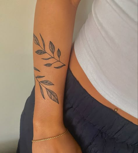 Arm Tattoo Leaves, Feminine Tattoos Arm, Tattoo Earthy, Arm Vine Tattoo, Arm Wrap Tattoo, Earthy Tattoos, Around Arm Tattoo, Wrap Around Tattoo, Vine Tattoo