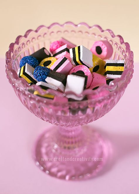 Silk Clay Ideas, Homemade Liquorice, Licorice Allsorts, Cake Pop Tutorial, Craft Ideas Paper, Hanging Craft Ideas, Foam Clay, Fun Summer Crafts, Liquorice Allsorts